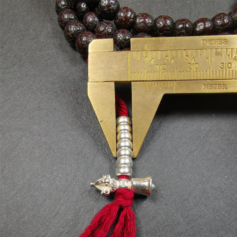 This mala is made by Tibetan craftsmen and come from Hepo Town, Baiyu County,Tibet, the birthplace of the famous Tibetan handicrafts. It's composed of 108 pcs 8mm lotus seed beads,with agate beads,and silver bead counters.