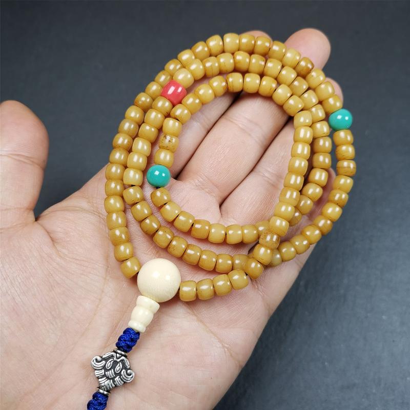 This yak bone mala was handmade from tibetan crafts man in Baiyu County. It's composed of 108 pcs 7mm bone beads,with agate and turquoise beads,guru bead,and mani jewel pendant.