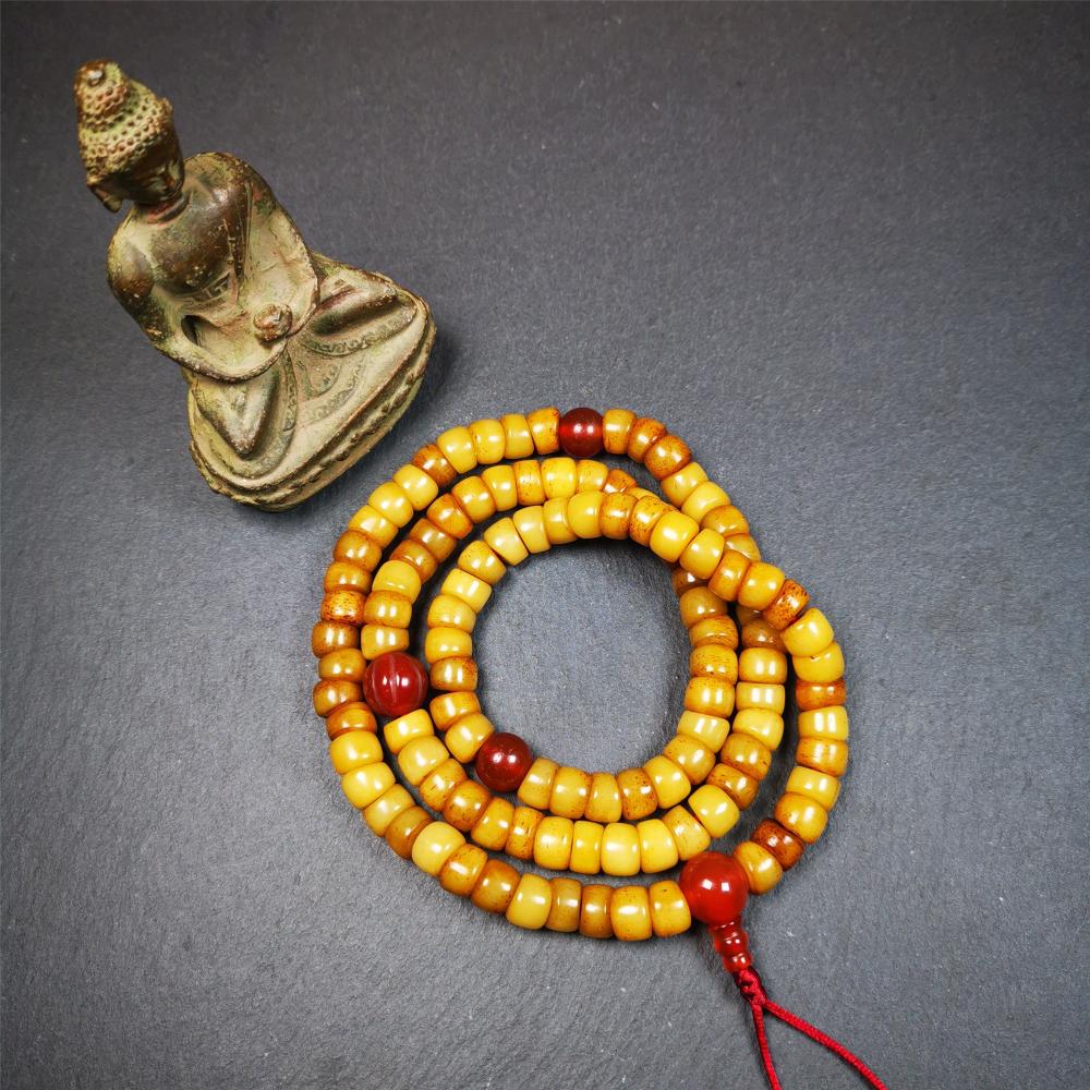 This yak bone mala was handmade from tibetan crafts man in Baiyu County,about 30 years old. It's composed of 108 pcs bevel cut 9mm bone beads,with agate beads,guru bead.