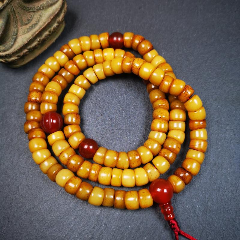 This yak bone mala was handmade from tibetan crafts man in Baiyu County,about 30 years old. It's composed of 108 pcs bevel cut 9mm bone beads,with agate beads,guru bead.