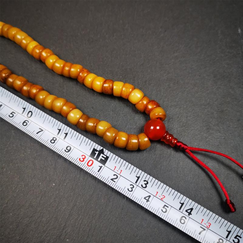 This yak bone mala was handmade from tibetan crafts man in Baiyu County,about 30 years old. It's composed of 108 pcs bevel cut 9mm bone beads,with agate beads,guru bead.