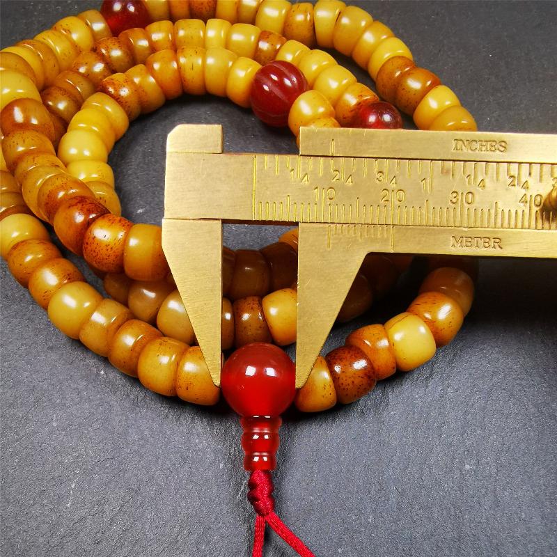 This yak bone mala was handmade from tibetan crafts man in Baiyu County,about 30 years old. It's composed of 108 pcs bevel cut 9mm bone beads,with agate beads,guru bead.