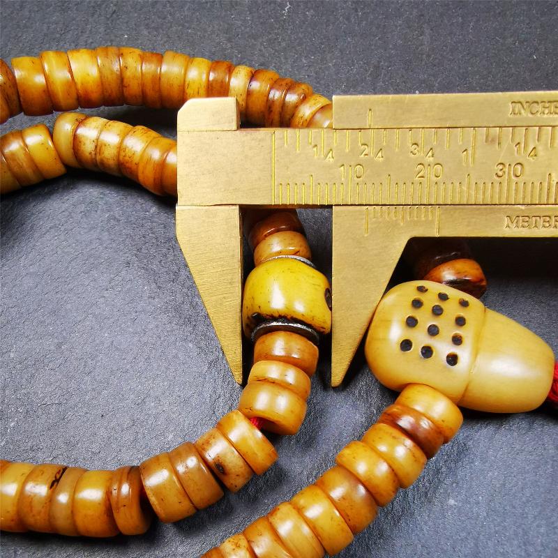 This yak bone mala was handmade from tibetan crafts man in Baiyu County,about 30 years old. It's composed of 108 pcs 9mm bone beads,with bone carved beads,guru bead.