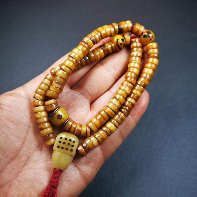 This yak bone mala was handmade from tibetan crafts man in Baiyu County,about 30 years old. It's composed of 108 pcs 9mm bone beads,with bone carved beads,guru bead.