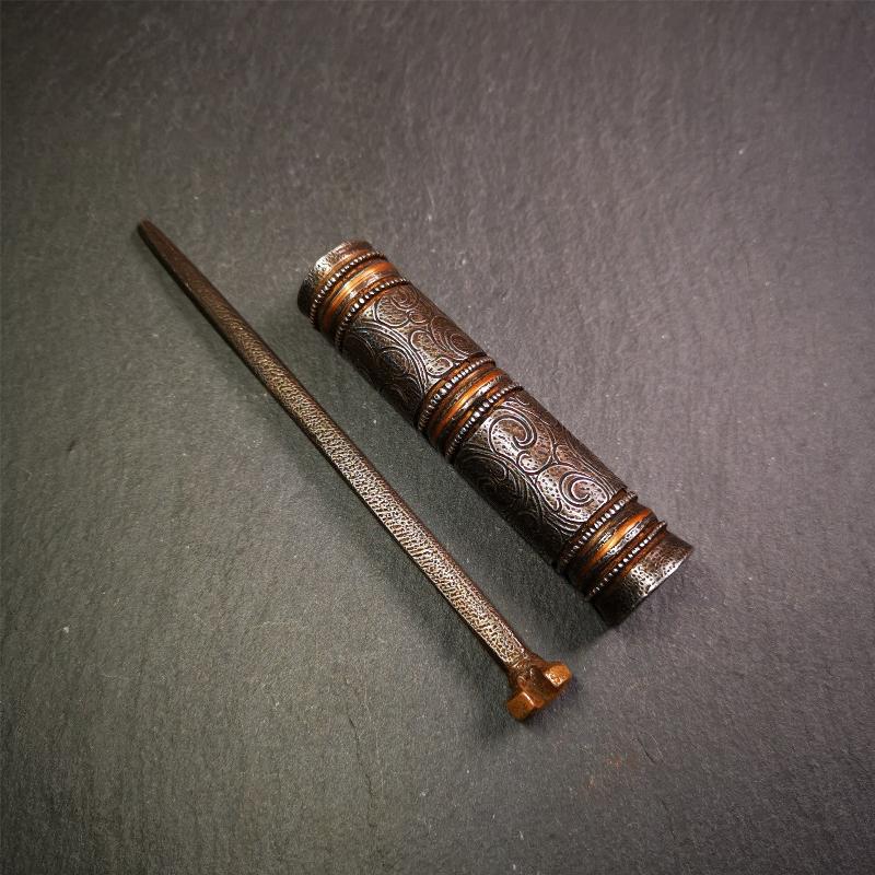This butter barrel model is handmade by Tibetan craftsmen from Hepo Town, Baiyu County. It is include a barrel and a handle,entirely hand-carved with cold iron and copper wire,engraved with flower patterns.Height is about 9cm .