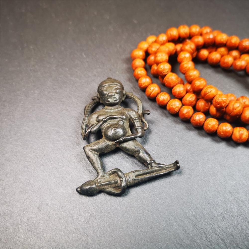 This Black Jambhala(Dzambhala) statue was collected from Goinqên goinba Monastery,Dege Tibet,about 40 years old. It is handmade of thokcha,black color,2.17 inches height and 1.38 inches width. He is the God of Wealth in Tibetan Buddhism.