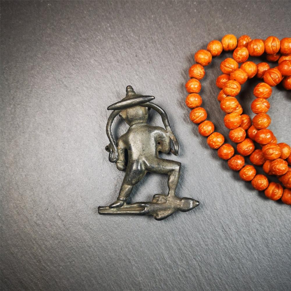 This Black Jambhala(Dzambhala) statue was collected from Goinqên goinba Monastery,Dege Tibet,about 40 years old. It is handmade of thokcha,black color,2.17 inches height and 1.38 inches width. He is the God of Wealth in Tibetan Buddhism.