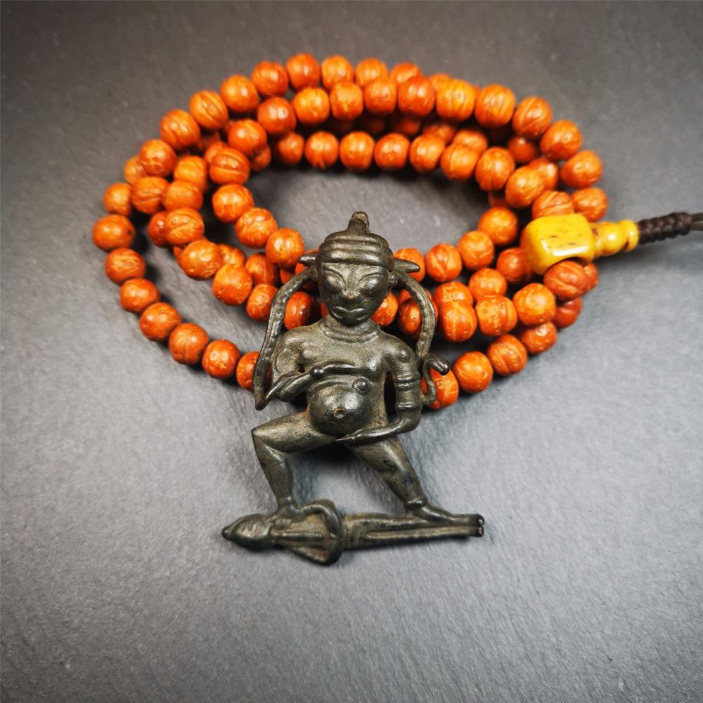 This Black Jambhala(Dzambhala) statue was collected from Goinqên goinba Monastery,Dege Tibet,about 40 years old. It is handmade of thokcha,black color,2.17 inches height and 1.38 inches width. He is the God of Wealth in Tibetan Buddhism.