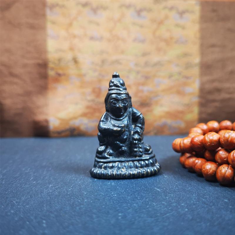 This Yellow Jambhala(Dzambhala) statue was collected from Goinqên goinba Monastery,Dege Tibet,handmade thokcha pendant 80 years ago. It's made of brass,brown color,1.97 inches height and 1.38 inches width.