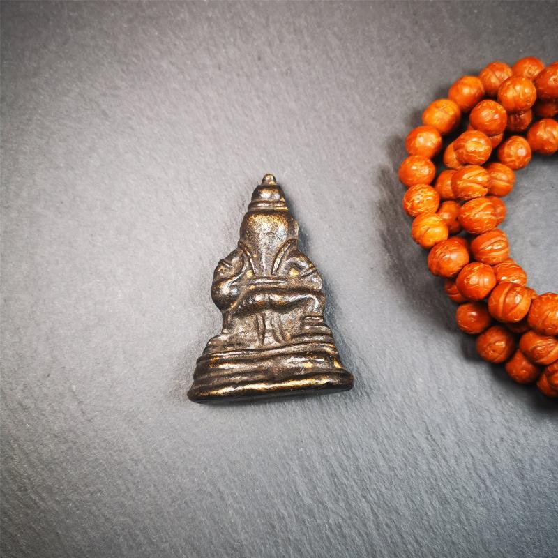 This Yellow Jambhala(Dzambhala) statue was collected from Goinqên goinba Monastery,Dege Tibet,handmade thokcha pendant 80 years ago. It's made of brass,brown color,1.97 inches height and 1.38 inches width.
