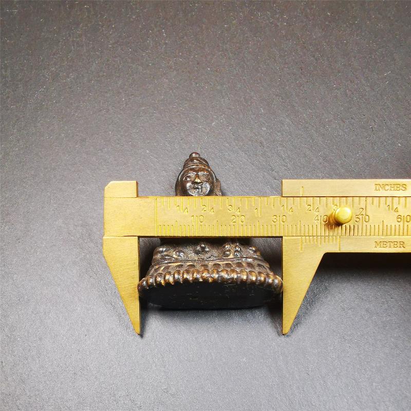 This Yellow Jambhala(Dzambhala) statue was collected from Goinqên goinba Monastery,Dege Tibet,handmade thokcha pendant 80 years ago. It's made of brass,brown color,1.97 inches height and 1.38 inches width.