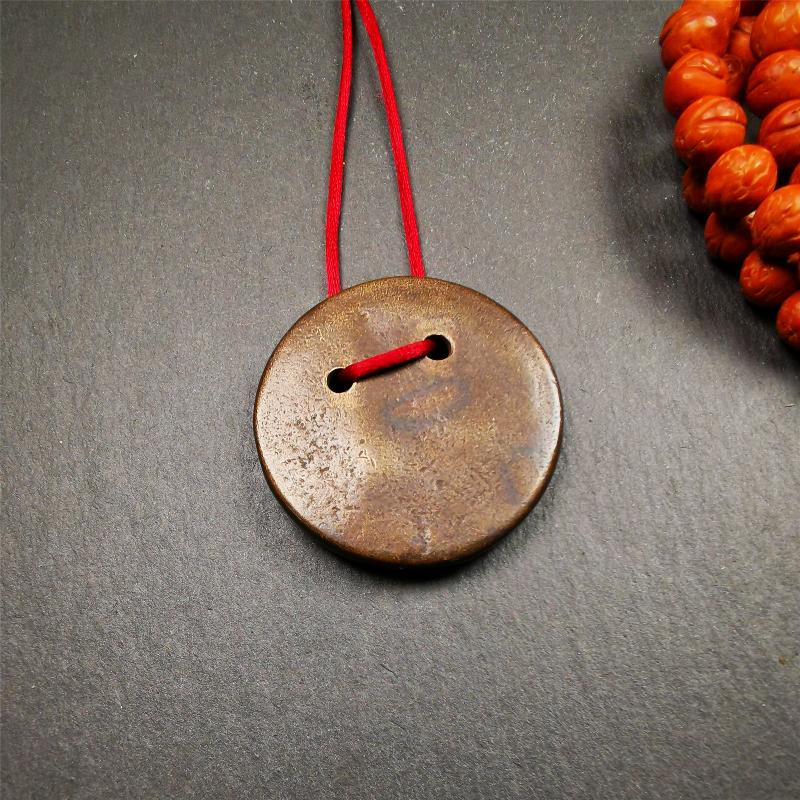 This Usnisa Vijaya statue was collected from Derge,Tibet. It's a badge or pendant,made of copper,brown color, 1.4 inch diameter. You can make it into a necklace,or bag hanging,or just put into your shrine.