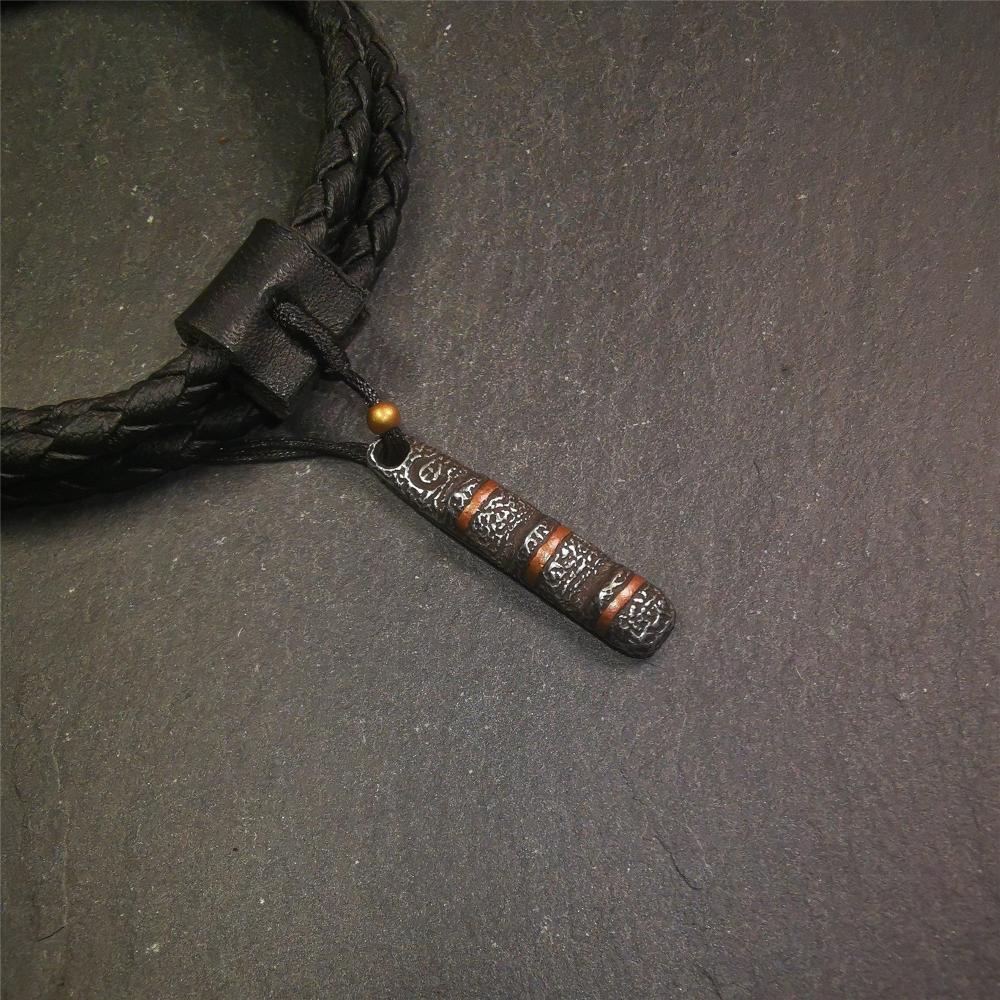 This unique Ladder pendant is made by Tibetan craftsmen in Hepo Township, Baiyu County. It is made of cold iron and copper, black color,the shape is Tibetan Ladder of Heaven,length is 32mm. You can make it into a pendant,keychain, or just put it on your desk,as an ornam