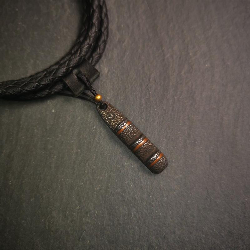 This unique Ladder pendant is made by Tibetan craftsmen. It is made of cold iron and copper, black color,the shape is Tibetan Ladder of Heaven,length is 32mm. You can make it into a pendant,keychain, or just put it on your desk,as an ornament.