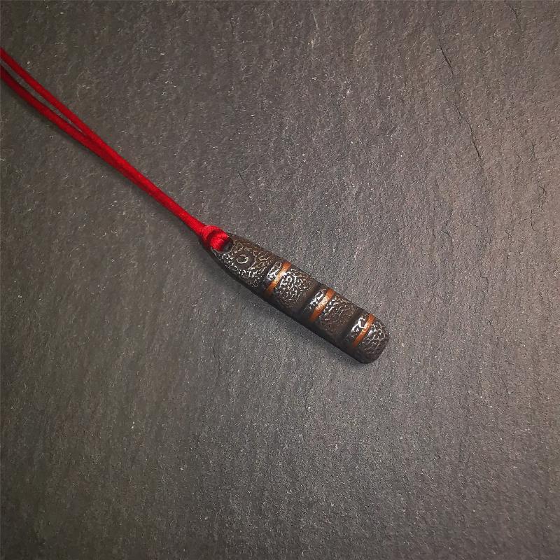 This unique Ladder pendant is made by Tibetan craftsmen. It is made of cold iron and copper, black color,the shape is Tibetan Ladder of Heaven,length is 32mm. You can make it into a pendant,keychain, or just put it on your desk,as an ornament.