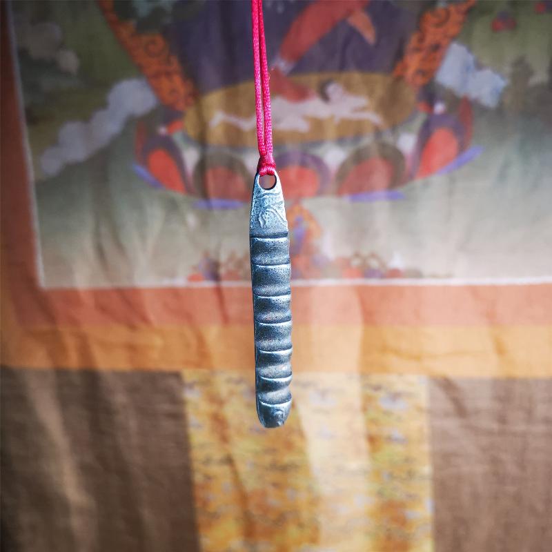 This unique Ladder pendant is made by Tibetan craftsmen. It is made of cold iron and copper, black color,the shape is Tibetan Ladder of Heaven,length is 66mm. You can make it into a pendant,keychain, or just put it on your desk,as an ornament.