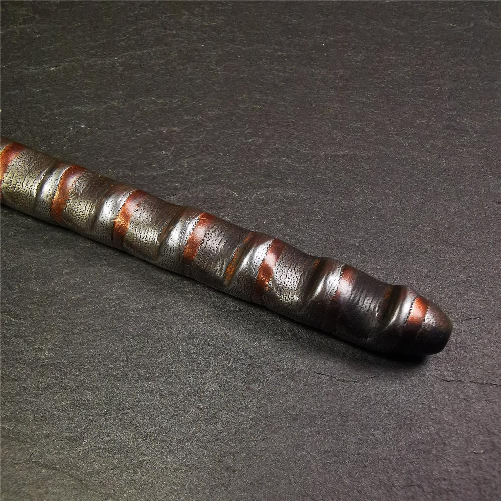 This unique Ladder pendant is made by Tibetan craftsmen in Hepo Township, Baiyu County. It is made of cold iron and copper, black color,the shape is Tibetan Ladder of Heaven,a skull on the top,length is 11cm / 4.33 inches. The ladder of heaven represents that Tibetans can pass their wishes and blessings to their relatives in the sky, and reach the Paradise of Paradise or the Pure Land of Buddhism as soon as possible.