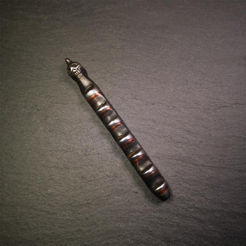 This unique Ladder pendant is made by Tibetan craftsmen in Hepo Township, Baiyu County. It is made of cold iron and copper, black color,the shape is Tibetan Ladder of Heaven,a skull on the top,length is 11cm / 4.33 inches. The ladder of heaven represents that Tibetans can pass their wishes and blessings to their relatives in the sky, and reach the Paradise of Paradise or the Pure Land of Buddhism as soon as possible.