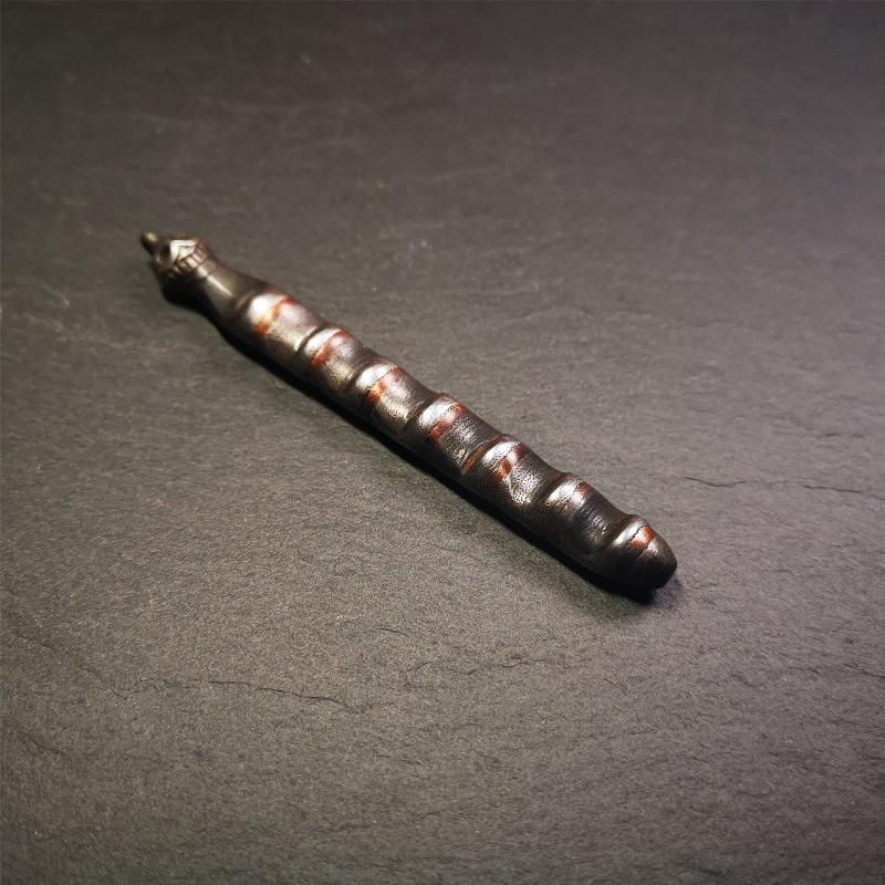 This unique Ladder pendant is made by Tibetan craftsmen in Hepo Township, Baiyu County. It is made of cold iron and copper, black color,the shape is Tibetan Ladder of Heaven,a skull on the top,length is 11cm / 4.33 inches. The ladder of heaven represents that Tibetans can pass their wishes and blessings to their relatives in the sky, and reach the Paradise of Paradise or the Pure Land of Buddhism as soon as possible.