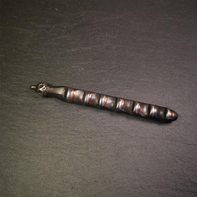 This unique Ladder pendant is made by Tibetan craftsmen in Hepo Township, Baiyu County. It is made of cold iron and copper, black color,the shape is Tibetan Ladder of Heaven,a skull on the top,length is 11cm / 4.33 inches. The ladder of heaven represents that Tibetans can pass their wishes and blessings to their relatives in the sky, and reach the Paradise of Paradise or the Pure Land of Buddhism as soon as possible.