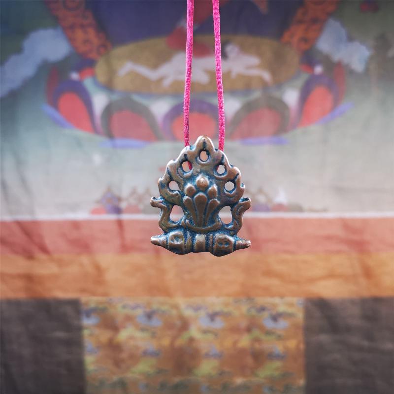 This mani jewel amulet was collect from Gengqing Monastery Tibet,it is an old badge or amulet pandent, made of copper, the shape is the mysterious mintamani.