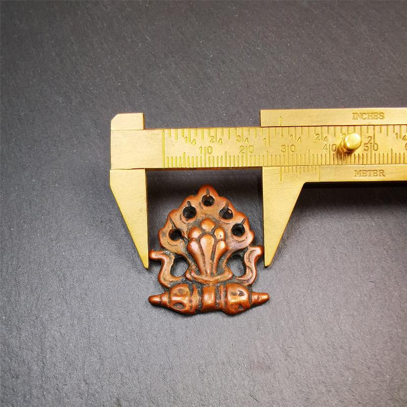 This mani jewel amulet was collect from Gengqing Monastery Tibet,it is an old badge or amulet pandent, made of copper, the shape is the mysterious mintamani.