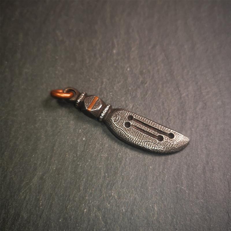 This unique knife pendant is hand carved by Tibetan craftsmen from Tibet in 2000s. It's made of cold iron,inlaid copper wire, black color,size is 2.36" × 0.55“. You can make it into a necklace pendant or key chain.