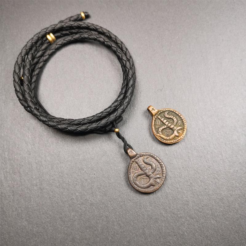 These amulet were handmade by Tibetan craftsmen from Tibet in 1990's. It's made of copper/brass,brown/yellow color,diameter is 0.83 inch,comes with a leather cord. You can make it into a necklace,or bag hanging