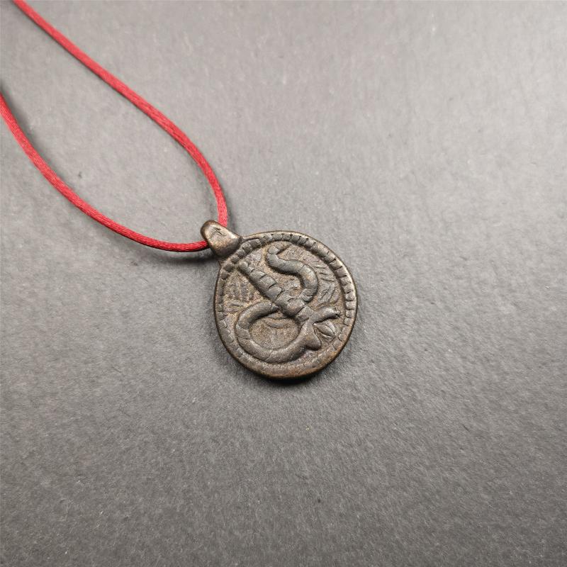 These amulet were handmade by Tibetan craftsmen from Tibet in 1990's. It's made of copper/brass,brown/yellow color,diameter is 0.83 inch,comes with a leather cord. You can make it into a necklace,or bag hanging