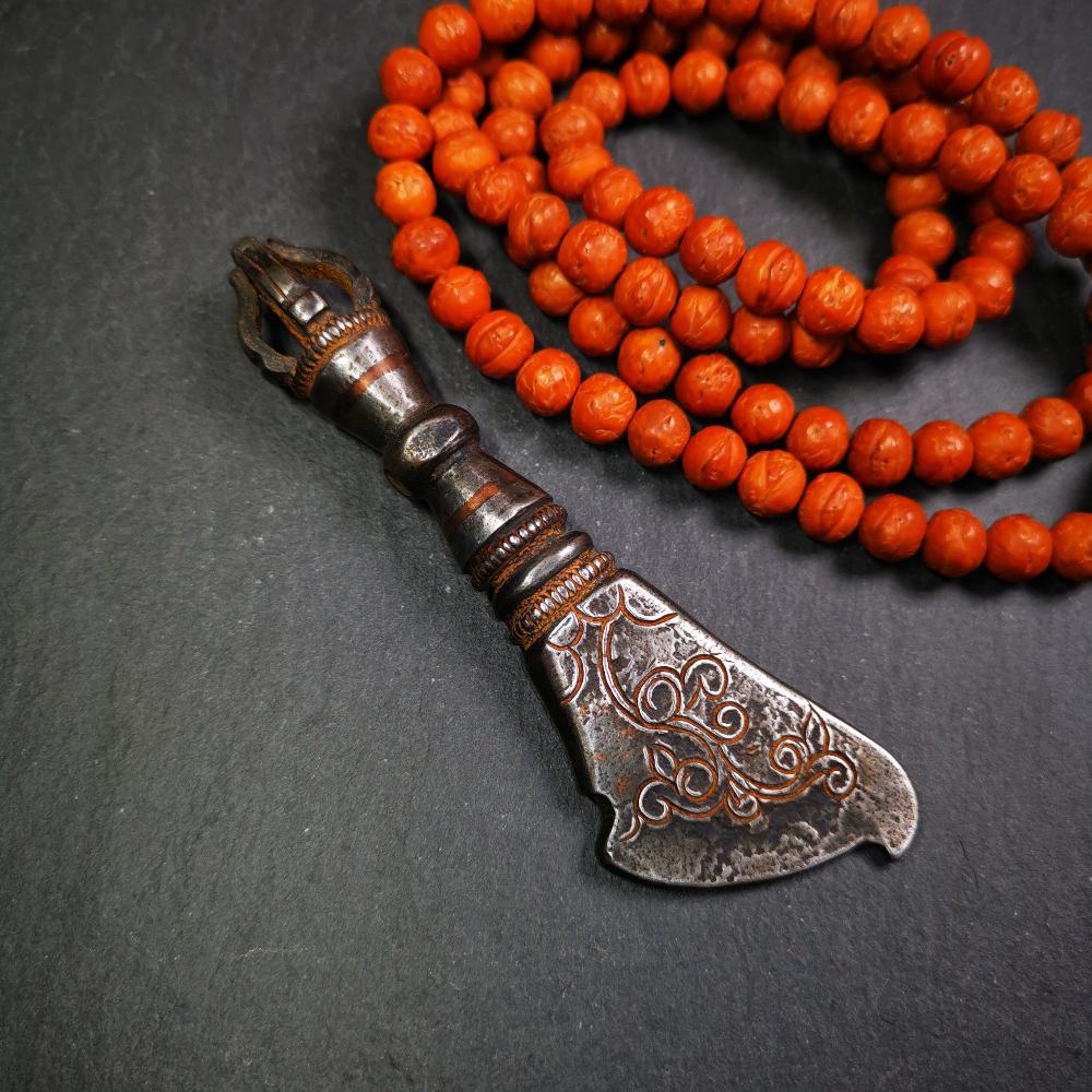 This old kartika is handmade by Tibetan craftsmen in 2000s. Its upper part is a half vajra, and the lower part is a kartika, made of cold iron,copper wire inlaid, carved cloud pattern