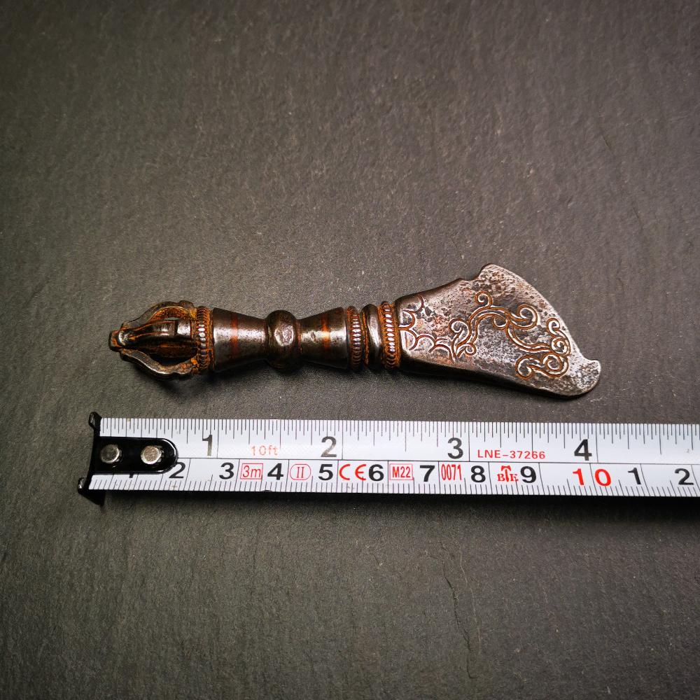 This old kartika is handmade by Tibetan craftsmen in 2000s. Its upper part is a half vajra, and the lower part is a kartika, made of cold iron,copper wire inlaid, carved cloud pattern