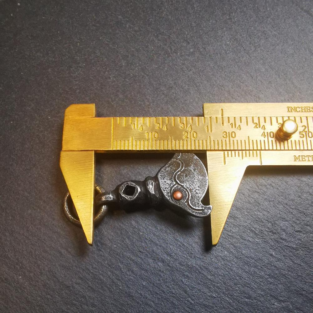 This kartika amulet was made by Tibetan craftsmen in Hepo Township, Baiyu County, the birthplace of the famous Tibetan handicrafts. It's made of cold iron, inlaid copper,carved with could pattern,size is 1.1 × 0.8 inches. You can make it into a necklace, or a keychain, or just put it on your desk,as an ornament.