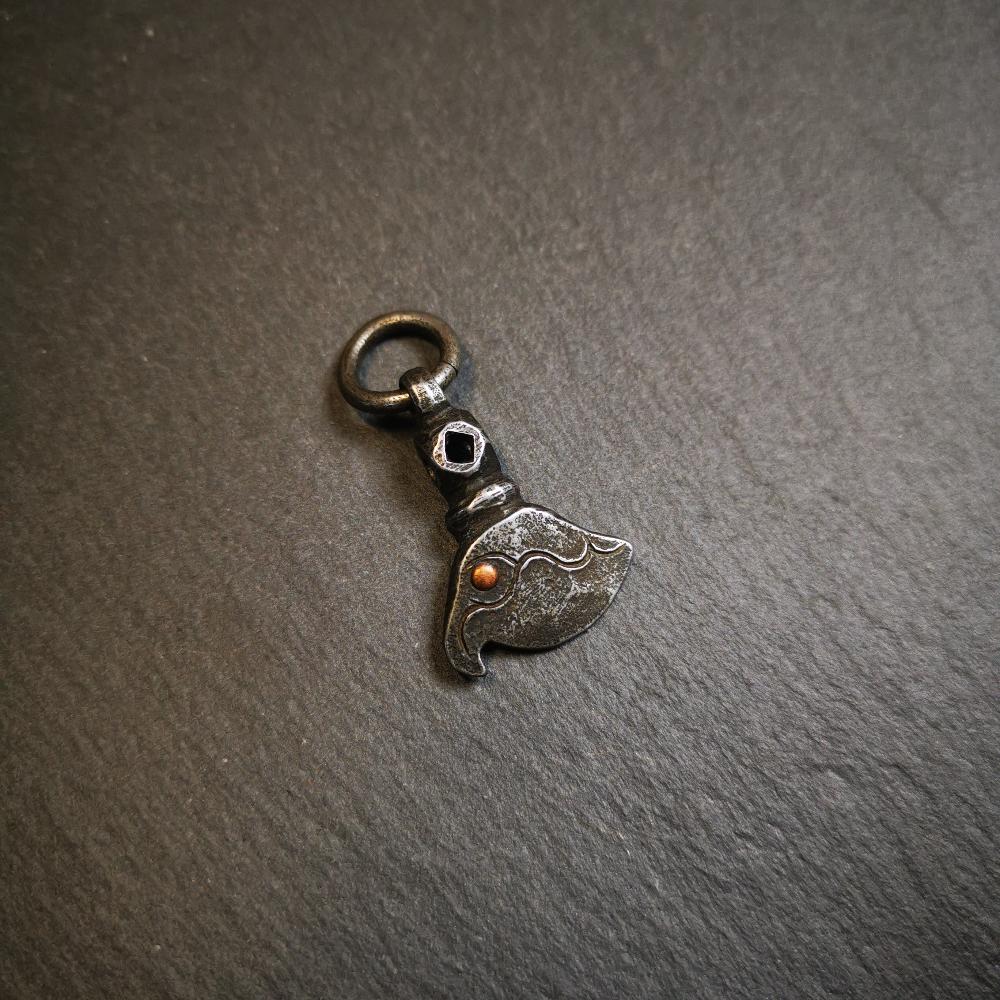 This kartika amulet was made by Tibetan craftsmen in Hepo Township, Baiyu County, the birthplace of the famous Tibetan handicrafts. It's made of cold iron, inlaid copper,carved with could pattern,size is 1.1 × 0.8 inches. You can make it into a necklace, or a keychain, or just put it on your desk,as an ornament.