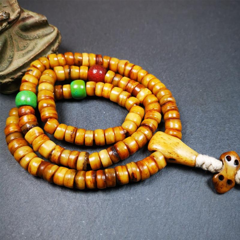 This yak bone mala was handmade from tibetan crafts man in Baiyu County,about 30 years old. It's composed of 108 pcs 9mm bone beads,with agate, turquoise,bone guru bead,and vajra pendant.