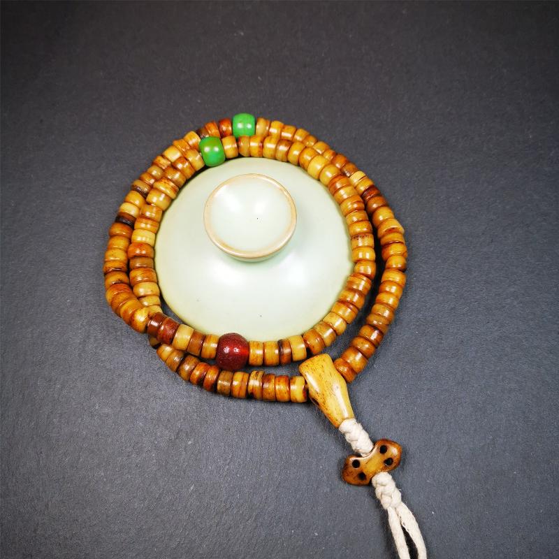 This yak bone mala was handmade from tibetan crafts man in Baiyu County,about 30 years old. It's composed of 108 pcs 9mm bone beads,with agate, turquoise,bone guru bead,and vajra pendant.