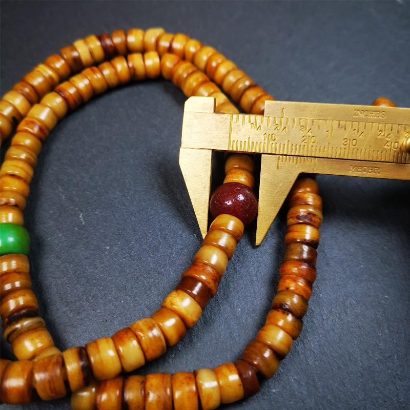 This yak bone mala was handmade from tibetan crafts man in Baiyu County,about 30 years old. It's composed of 108 pcs 9mm bone beads,with agate, turquoise,bone guru bead,and vajra pendant.