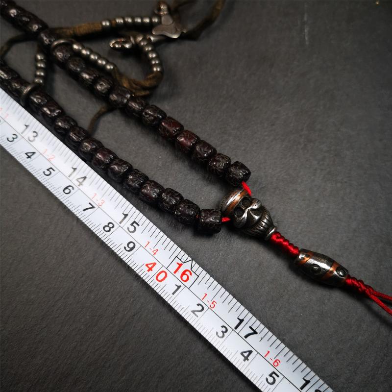 This old rudraksha mala was handmade from tibetan crafts man in Baiyu County. It's composed of 108 pcs 8mm rudraksha beads,with cold iron beads,1 pair of bead counters,guru bead,and dzi bead pendant.