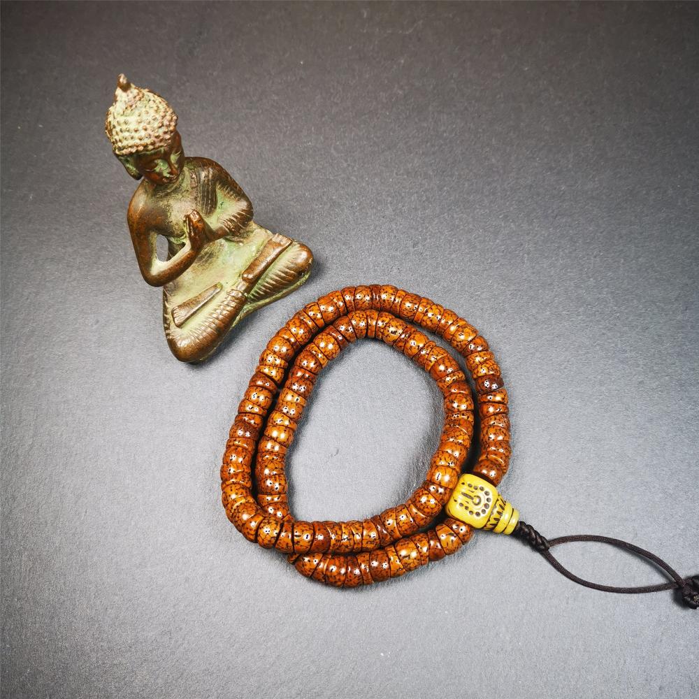 This lotus seed mala was collected from Baiyu county,about 40 years old,hold and blessed by a lama. It is composed of 108 bodhi seed beads, bevel cut shape,brown color,and 1 yak bone guru bead.