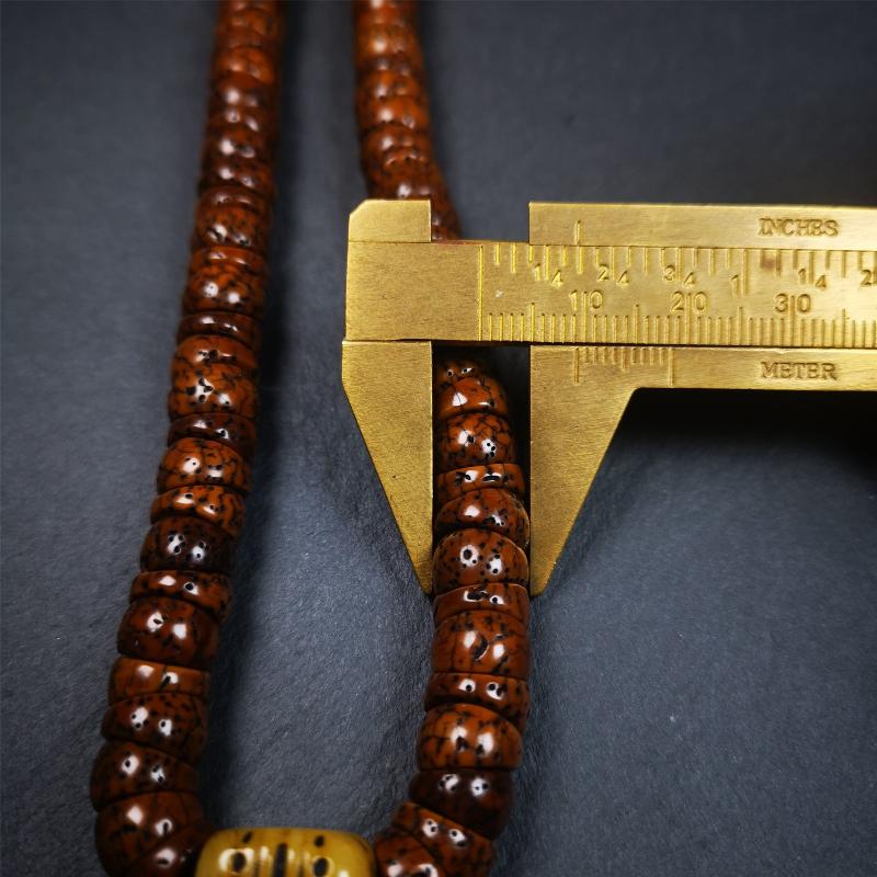 This lotus seed mala was collected from Baiyu county,about 40 years old,hold and blessed by a lama. It is composed of 108 bodhi seed beads, bevel cut shape,brown color,and 1 yak bone guru bead.