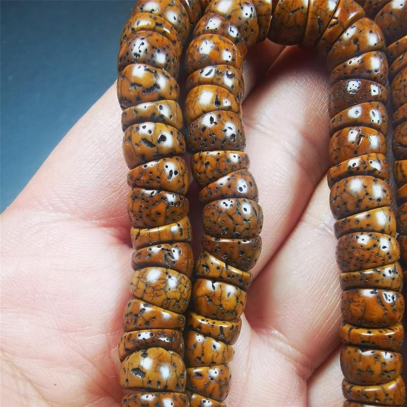 This lotus seed mala was collected from Baiyu county,about 40 years old,hold and blessed by a lama. It is composed of 108 bodhi seed beads, bevel cut shape,brown color,and 1 yak bone guru bead.