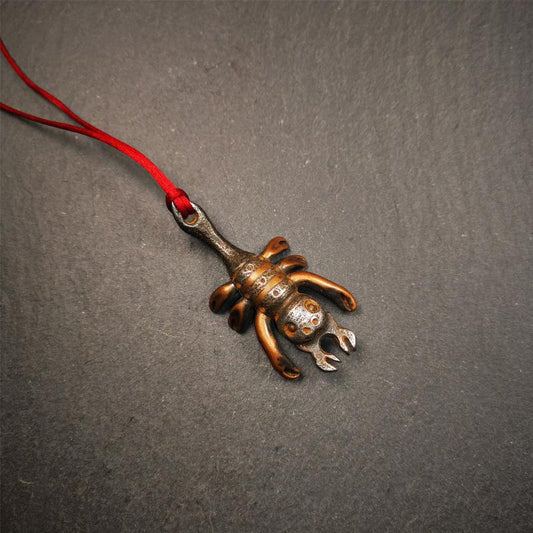 This scorpion is handmade by Tibetan craftsmen in Hepo Township, Baiyu County, the birthplace of the famous Tibetan handicrafts. It is made of cold iron,black color, the shape is scorpion guru (from Guru Rinpoche), use the copper inlaid and carved craftsmanship. The eight legs of this scorpion are carved from copper and are inlaid in a body made of thunder iron,a beautiful pattern on the abdomen of the scorpion, exquisite and beautiful craftsmanship.