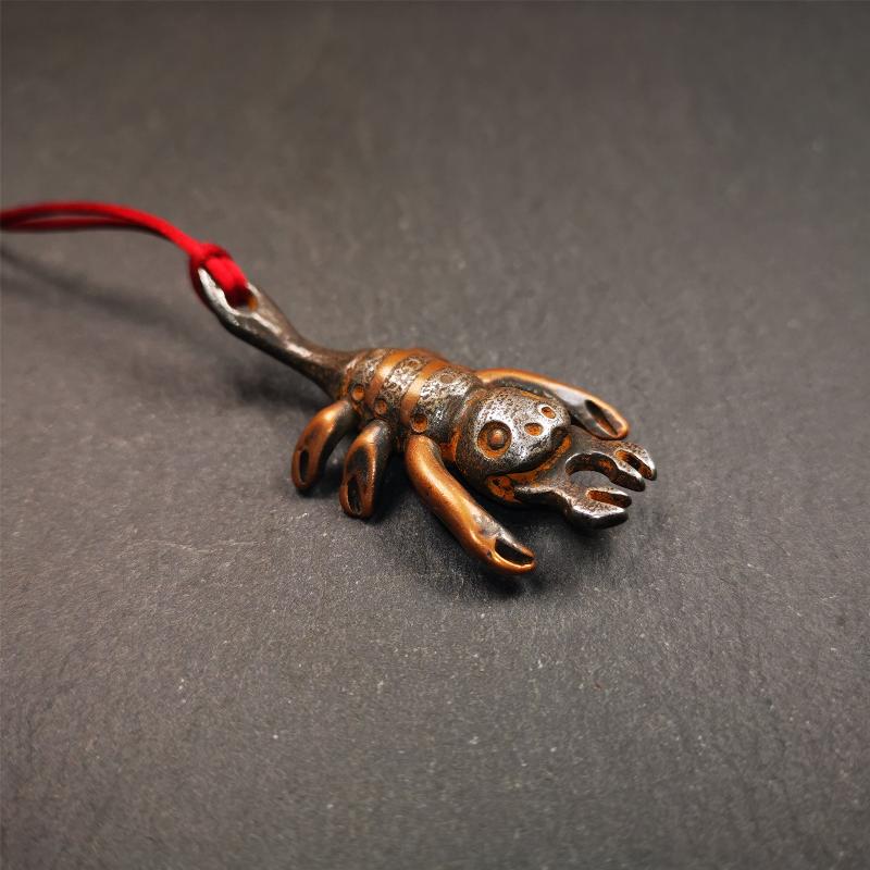 This scorpion is handmade by Tibetan craftsmen in Hepo Township, Baiyu County, the birthplace of the famous Tibetan handicrafts. It is made of cold iron,black color, the shape is scorpion guru (from Guru Rinpoche), use the copper inlaid and carved craftsmanship. The eight legs of this scorpion are carved from copper and are inlaid in a body made of thunder iron,a beautiful pattern on the abdomen of the scorpion, exquisite and beautiful craftsmanship.