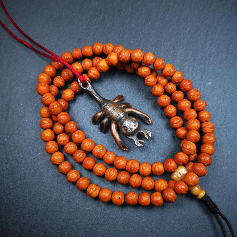 This scorpion is handmade by Tibetan craftsmen in Hepo Township, Baiyu County, the birthplace of the famous Tibetan handicrafts. It is made of cold iron,black color, the shape is scorpion guru (from Guru Rinpoche), use the copper inlaid and carved craftsmanship. The eight legs of this scorpion are carved from copper and are inlaid in a body made of thunder iron,a beautiful pattern on the abdomen of the scorpion, exquisite and beautiful craftsmanship.