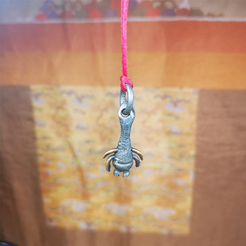 This is collect from Tibet, a old badge or pandent, made of thokcha (Cold Iron or meteoric iron), the shape is scorpion guru (from Guru Rinpoche), used the copper inlaid and carved craftsmanship. The legs of this scorpion are carved from copper and are inlaid in a body made of thunder iron,a beautiful pattern on the abdomen of the scorpion, exquisite and beautiful craftsmanship. You can make it into a necklace, or a keychain, or just put it on your desk,as an ornament.