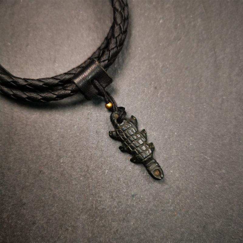 This unique obsidian carved Scorpion Guru pendant is made by Tibetan craftsmen in Hepo Township, Baiyu County, the birthplace of the famous Tibetan handicrafts. It's made of obsidian,black color,1.2 inch height. You can make it into necklace,or mala pendant.