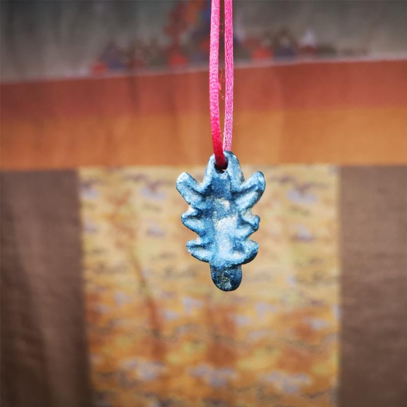 This unique obsidian carved Scorpion Guru pendant is made by Tibetan craftsmen in Hepo Township, Baiyu County, the birthplace of the famous Tibetan handicrafts. It's made of obsidian,black color,1.1 inch height. You can make it into necklace,or mala pendant.