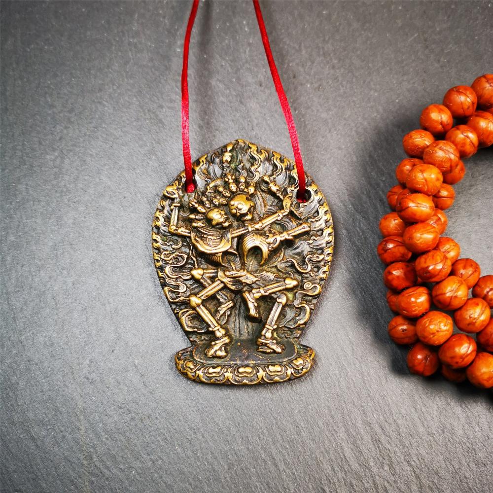 This beautiful Skull Masters of Sitavana statue was collected from Gerze Tibet. It is Masters of Sitavana,the corpse forest owner and his wife stand hugging and standing on the seat cushion. It's made of brass,yellow color,size is 2.1 × 1.8 inches.