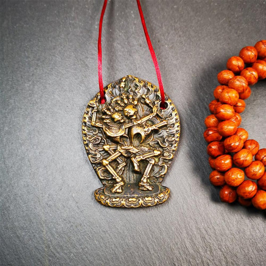 This beautiful Skull Masters of Sitavana statue was collected from Gerze Tibet. It is Masters of Sitavana,the corpse forest owner and his wife stand hugging and standing on the seat cushion. It's made of brass,yellow color,size is 2.1 × 1.8 inches.