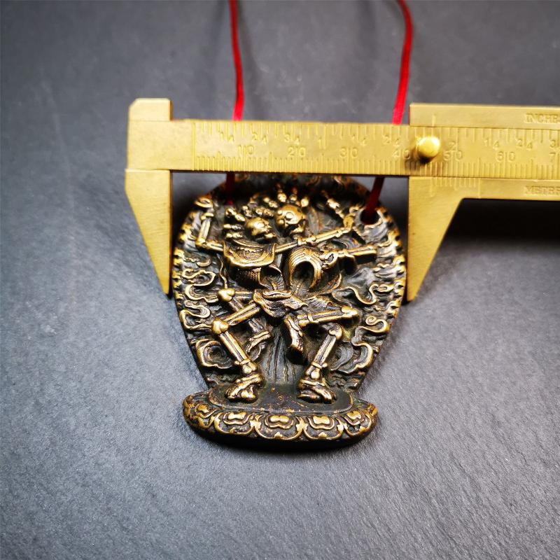 This beautiful Skull Masters of Sitavana statue was collected from Gerze Tibet. It is Masters of Sitavana,the corpse forest owner and his wife stand hugging and standing on the seat cushion. It's made of brass,yellow color,size is 2.1 × 1.8 inches.