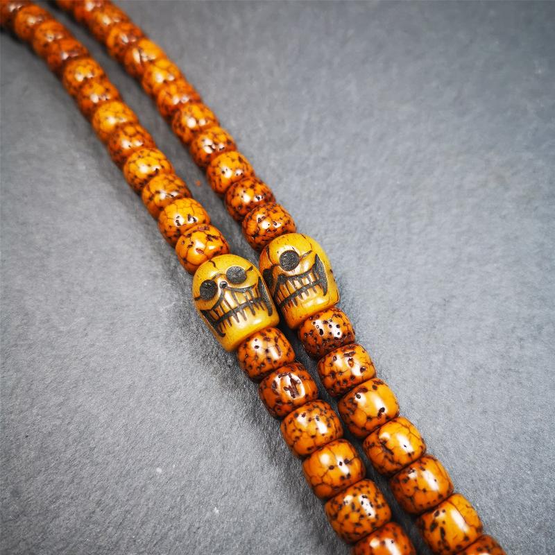 These marker beads were handmade by Tibetan craftsmen and come from Hepo Town, Baiyu County, the birthplace of the famous Tibetan handicrafts. It is made of yak bone,carved skull pattern,beige color,size is 0.4" × 0.5". Fit for 6-10mm mala (The reference in the photo is 7mm mala)